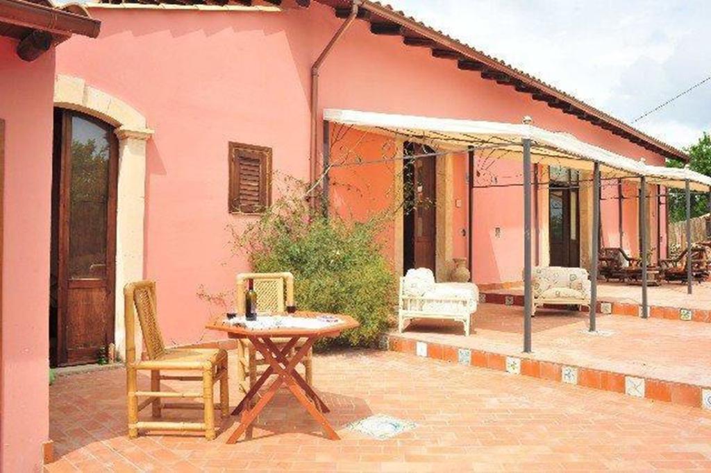Agriturismo Vita E Natura Villa โนโต ภายนอก รูปภาพ